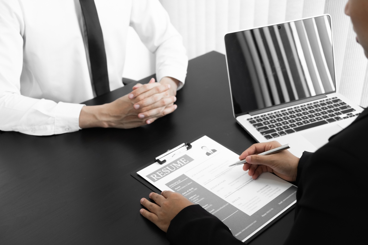 como ser contratado mais rápido