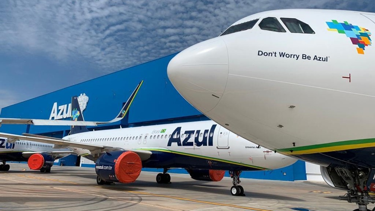 Azul Linhas Áreas abre VAGAS de EMPREGO; veja opções disponíveis