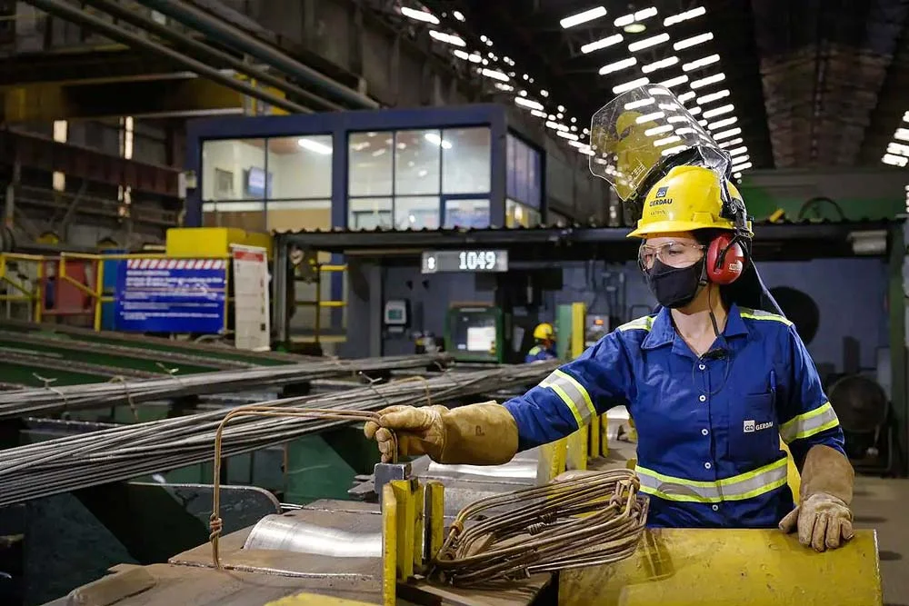 Trabalhar na Gerdau é a chance de adquirir muitos conhecimento e também de construir uma carreira em uma empresa sólida mundialmente.