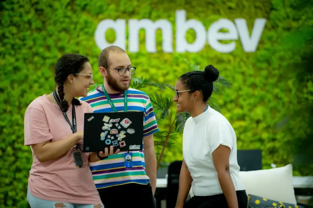 Realizar um estágio na Ambev pode ser a sua grande chance para começar uma carreira de sucesso em uma das maiores empresas do Brasil.