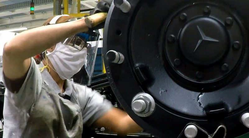 Um emprego na Mercedes-Benz pode te render um ótimo salário além de ótimos benefícios.