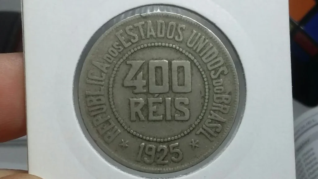 Três moedas antigas que já valem R$ 450,00 mesmo sem erros; confira