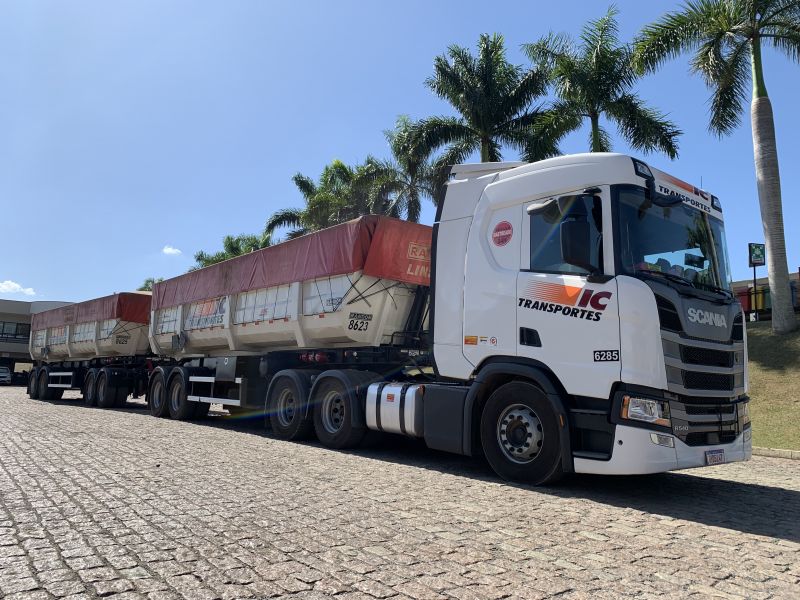 As vagas em transportadora são ótimas para quem gosta de estradas e quer ajudar a produtos chegarem a todo o Brasil.
