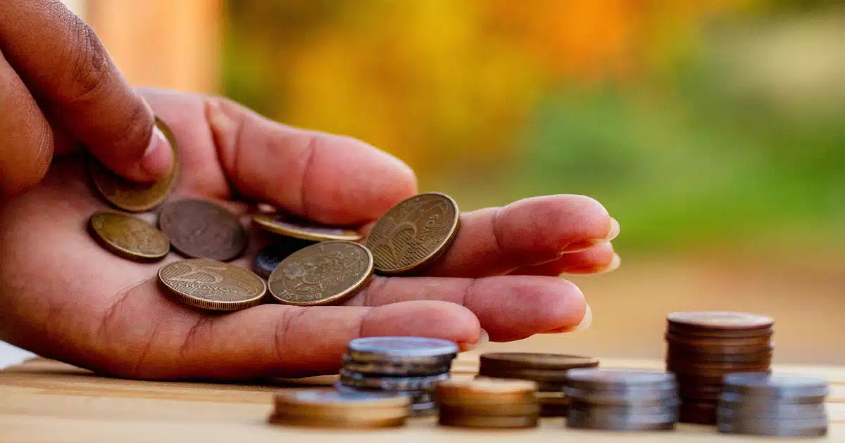 De olho no troco! Essas duas moedas de 50 centavos valem R$ 240,00