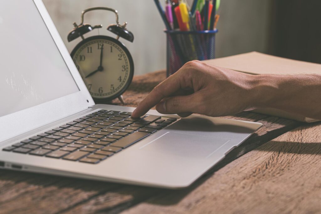 Vagas de Emprego em home office; salários de R$ 1.800,00