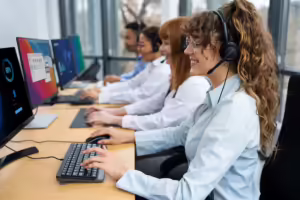 Aproveite a oportunidade de trabalhar com telemarketing! Imagem: freepik.