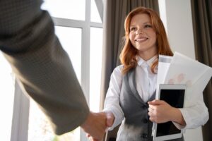 Oportunidades de emprego exclusivas para mulheres na Ale Combustíveis. 