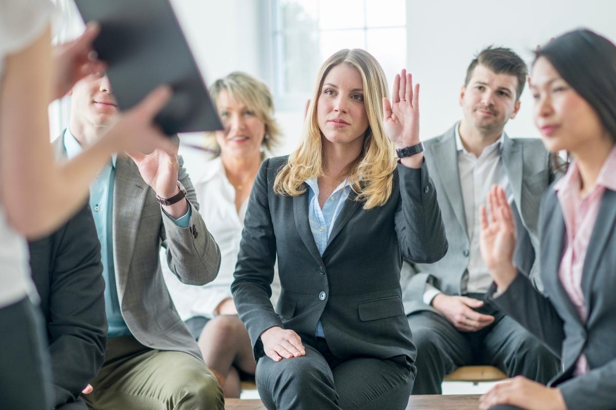 Como se destacar em uma entrevista em grupo? Descubra as chaves para se dar bem no processo seletivo